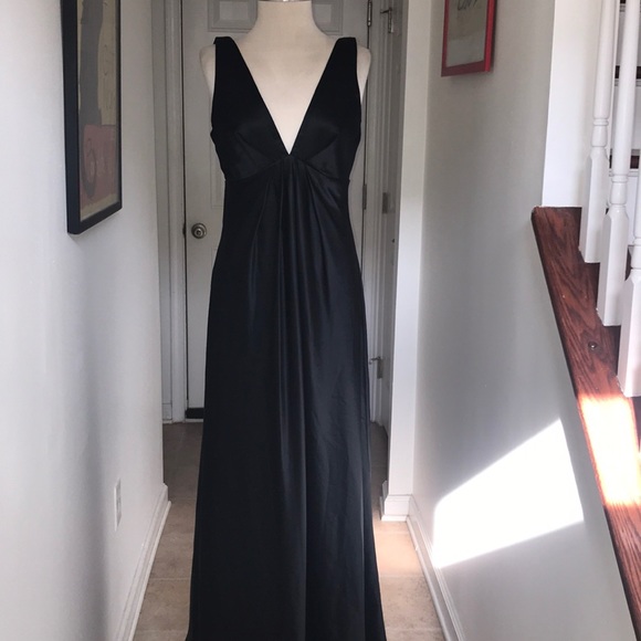 NW Collections Dresses & Skirts - Gorgeous Basic Black Full Length Gown 😘